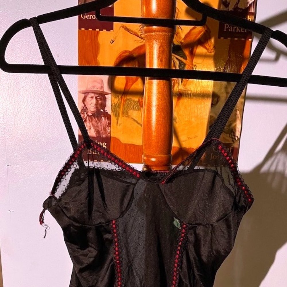 VINTAGE NAN FLOWER BLACK AND RED SHEER LINGERIE SLEEPWEAR TOP MEDIUM